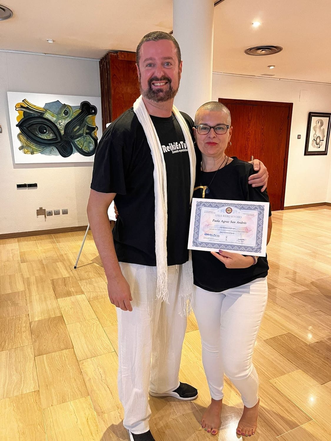 JavierMa con alumna certificada en Maestría Reiki